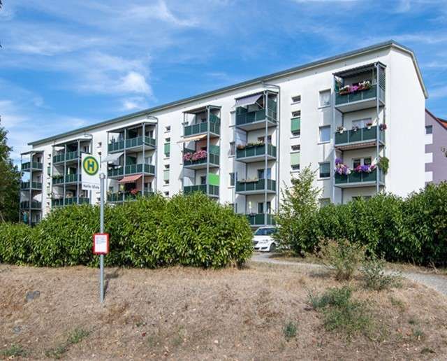 Drei-Raum-Wohnung mit Balkon! Erstbezug nach Modernisierung!